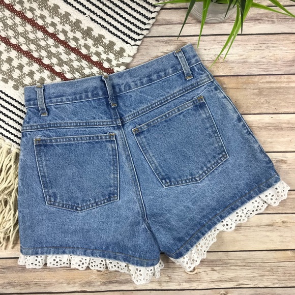Vintage High Waisted Lace Mom Jean Shorts - Picture 4 of 5